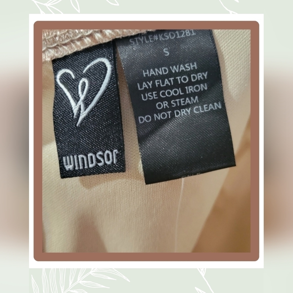 NWT Windsor Women's Floral Velvet Dress - Hook & Eye Closure, Scoop Neck, Size S - Picture 6 of 14